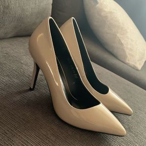 NWT Weekend Bird Grey/Taupe Patent Heels 6.5